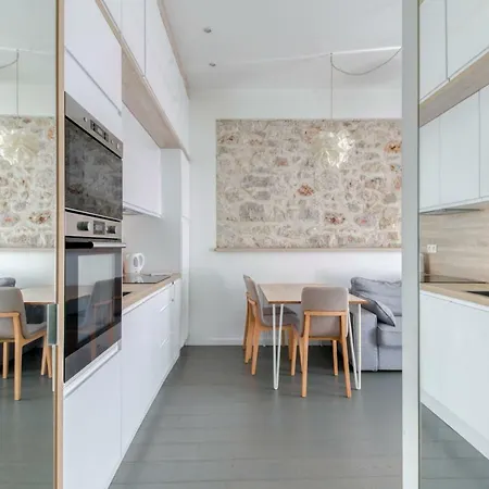 Available And Secure - With Balcony In The Golden Square