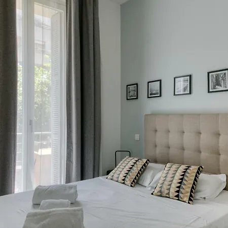 Available And Secure - With Balcony In The Golden Square Διαμέρισμα Νίκαια