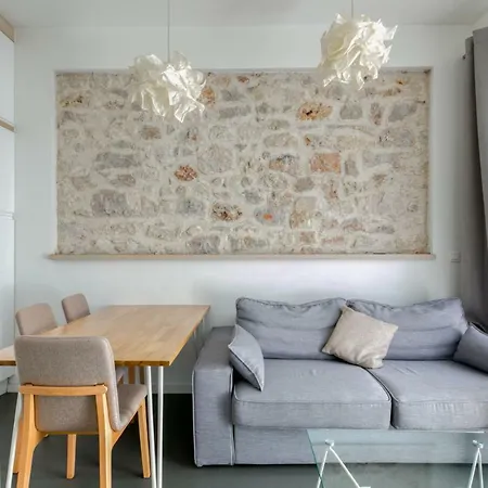 Available And Secure - With Balcony In The Golden Square Νίκαια